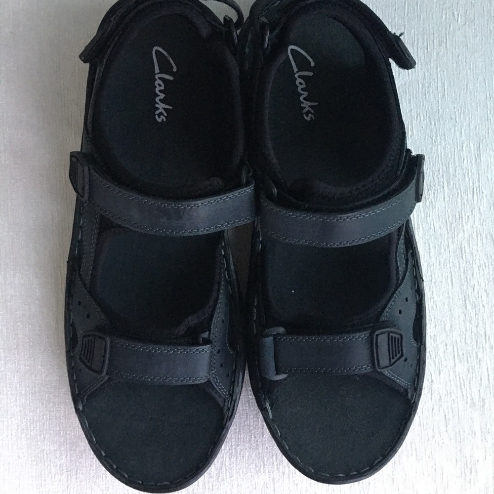 CLARKS wesley bay black sandals